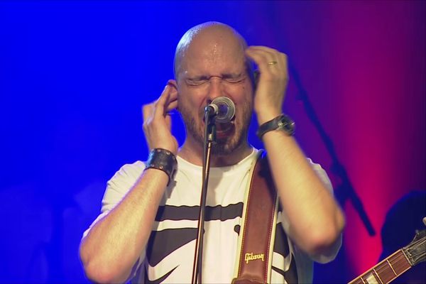 FM TV: Magni í Á móti sól fór á kostum í laginu Highway To Hell