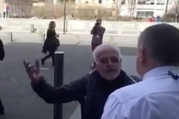 Krafðist inngöngu í Alþingishúsið