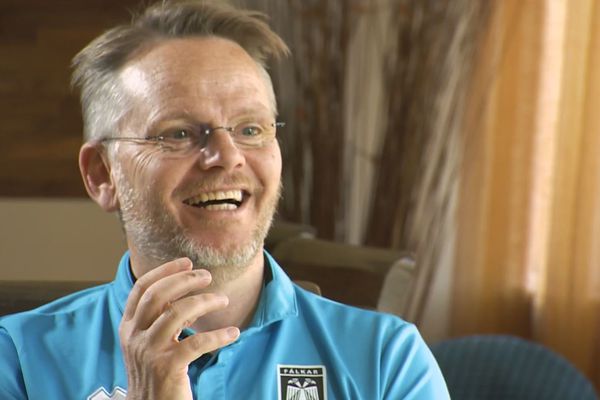 Gulli Byggir -  Gunni Helga og Björk