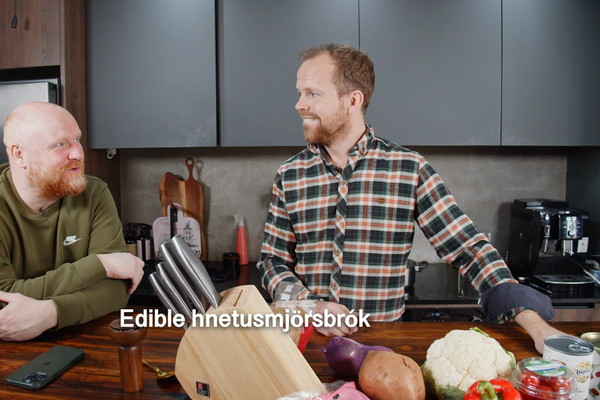 Hjálmar Örn og möndlu­smjör­spott­réttur - Get ég eldað?
