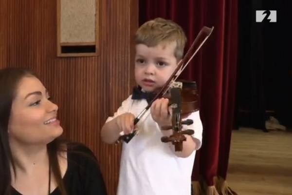 Þriggja ára fiðlusnillingur