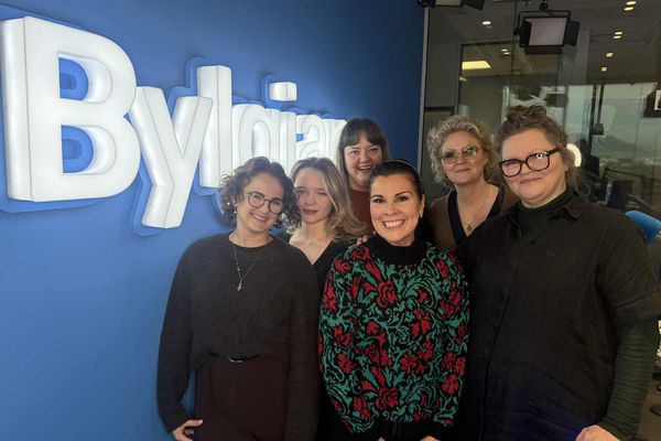 Erna Hrönn: Djössuð útgáfa af jólaslagara og syngjandi auglýsing í beinni