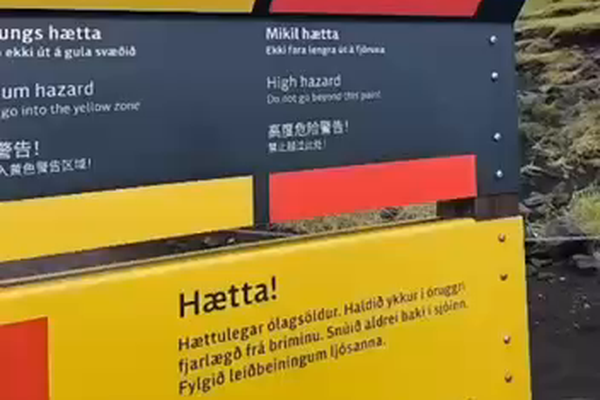 Lítil viðbrögð við rauðu ljósi í Reynisfjöru 