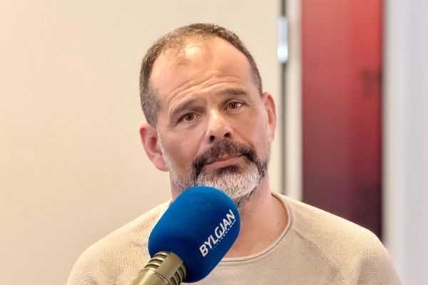 Kaupir fasteignir sem eru fastar í keðjunni til að liðka fyrir kaupendum og seljendum