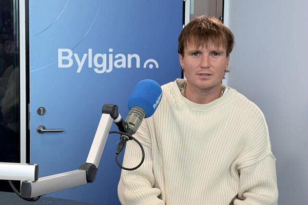 Gerir upp morðið á frænda sínum í nýju lagi