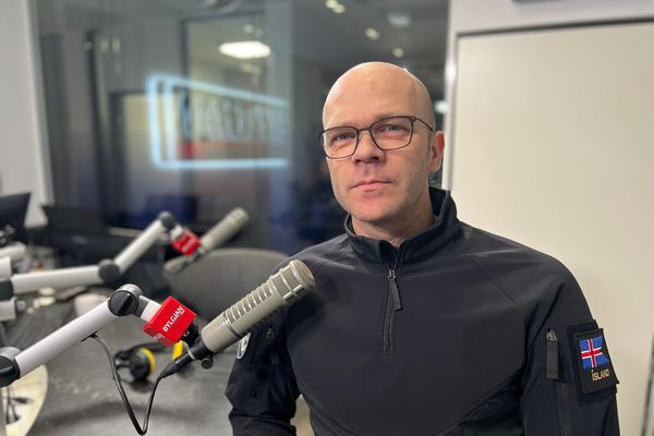 Bítið - Bökkuðu þyrlunni inn Skutulsfjörð og björguðu mannslífi