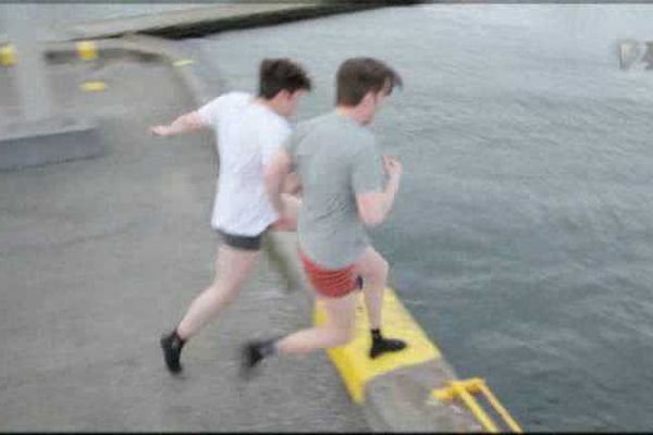 Týnda kynslóðin – Hoppa í höfnina 